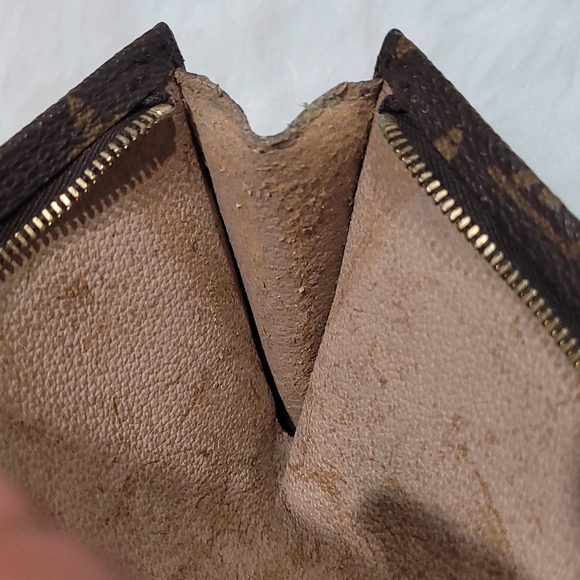 Louis Vuitton Cosmetics Pouch / Pochette - Picture 11 of 16